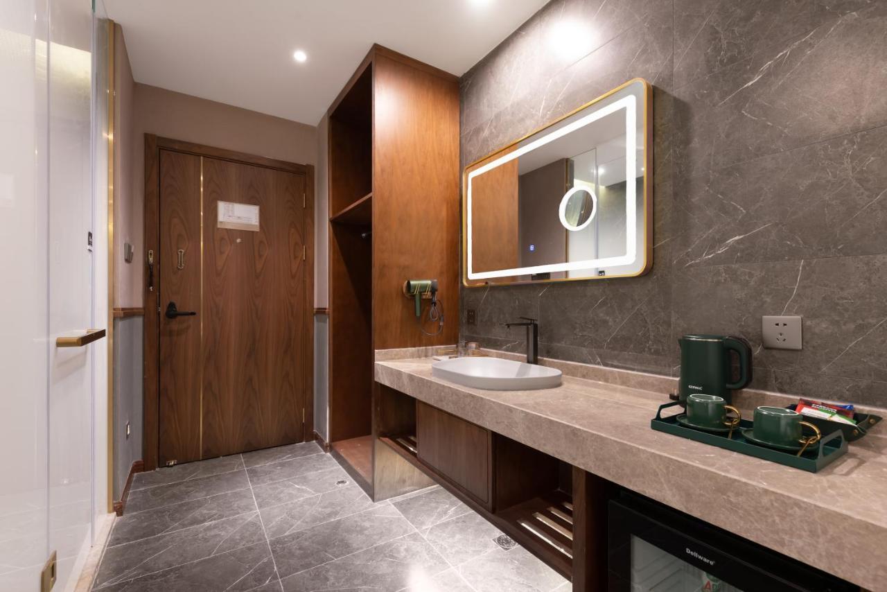 Nost Algia S Hotel Near Beijing Cbd - Cctv, China Zun, Skp And Sanlitun, Tian'Anmen Square, Forbidden City, Free Daily Necessities, Free Night Snack, Free Laundry, English Communication Well, Free Travel Advice , Free Gymnastic, Eksteriør bilde