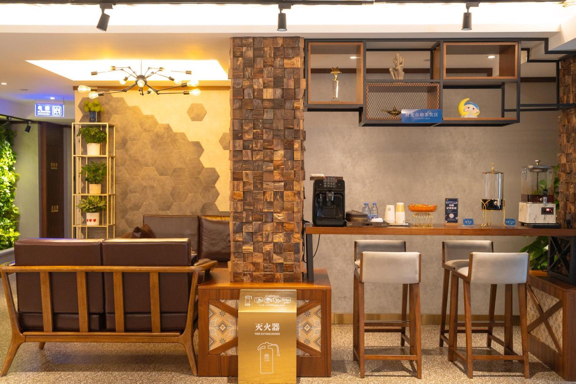 Nost Algia S Hotel Near Beijing Cbd - Cctv, China Zun, Skp And Sanlitun, Tian'Anmen Square, Forbidden City, Free Daily Necessities, Free Night Snack, Free Laundry, English Communication Well, Free Travel Advice , Free Gymnastic, Eksteriør bilde